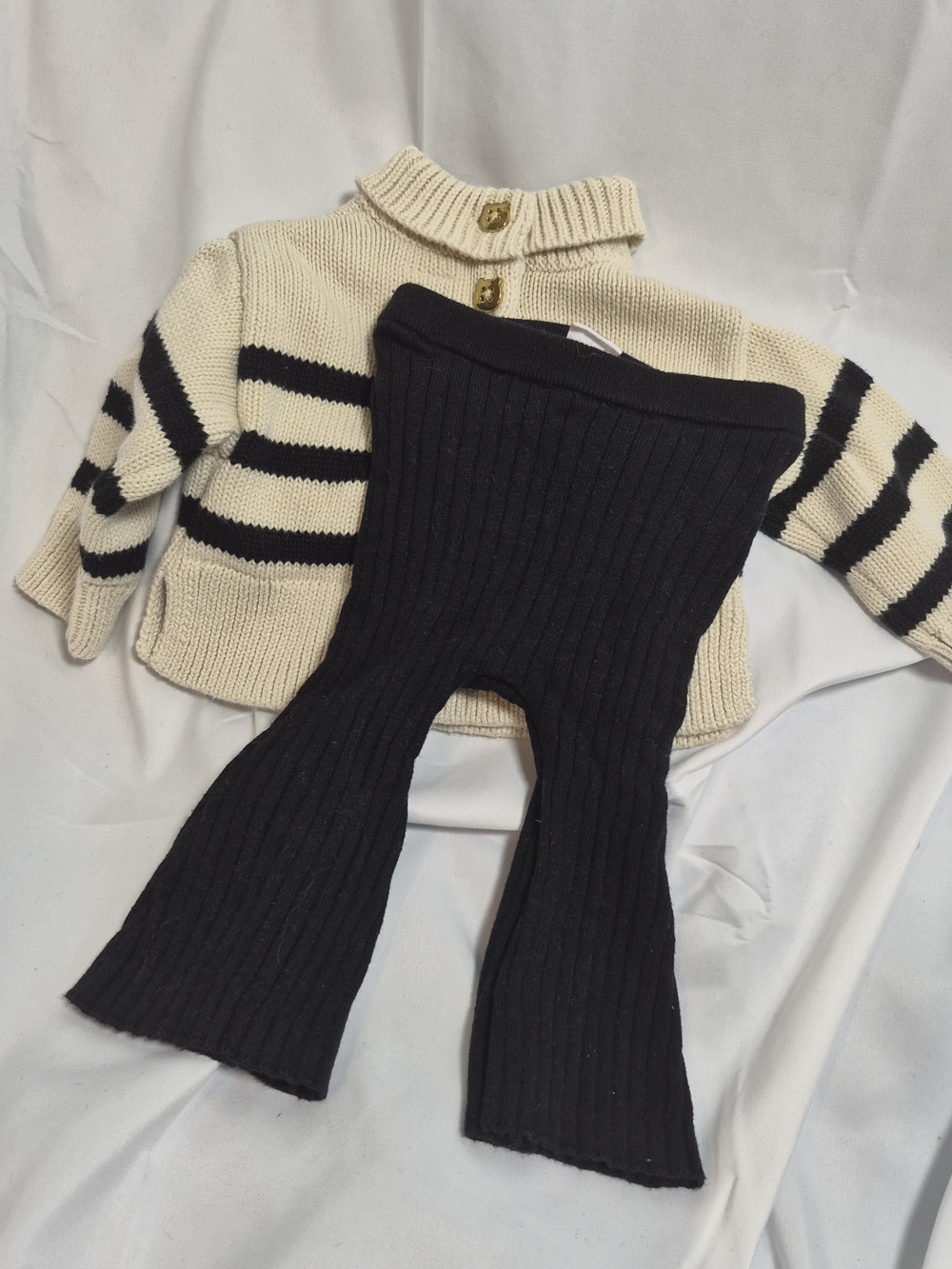 GAP Cream and Drk Navy Blue Striped Knit Sweater with Black Ribbed Pants
